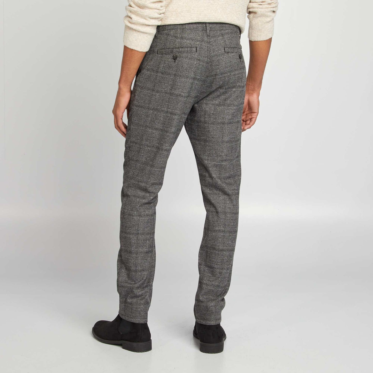 Pantalon chino à carreaux Gris