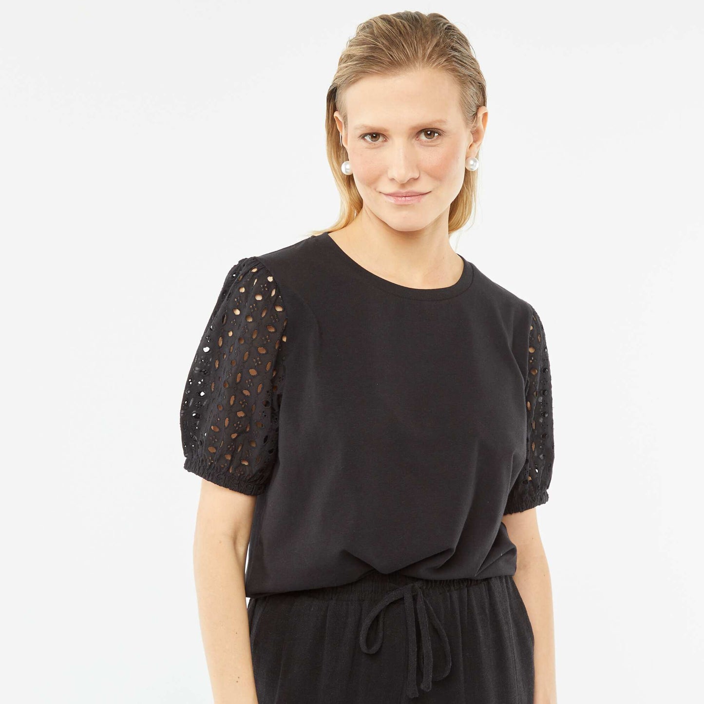T-shirt uni manches courtes avec borderies anglaises NOIR