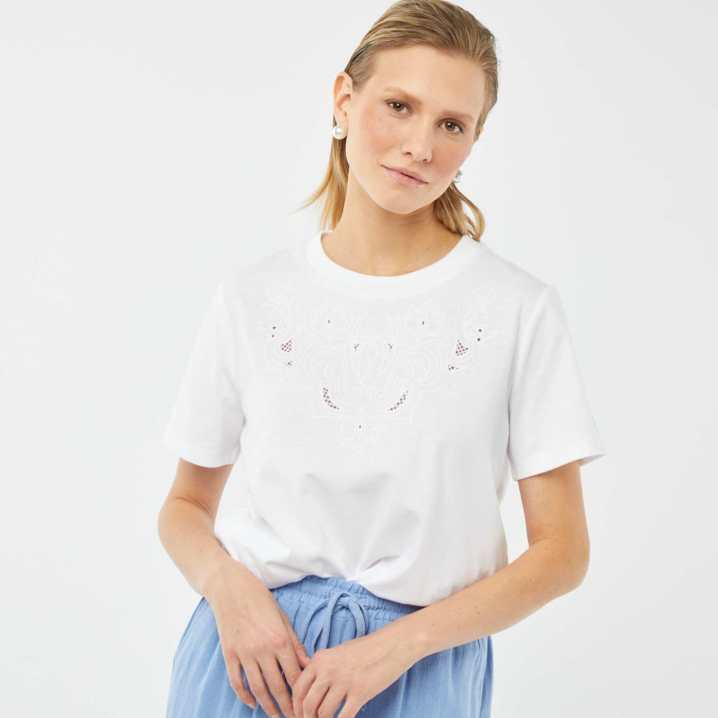 T-shirt à manches courtes avec broderies fantaisies BLANC