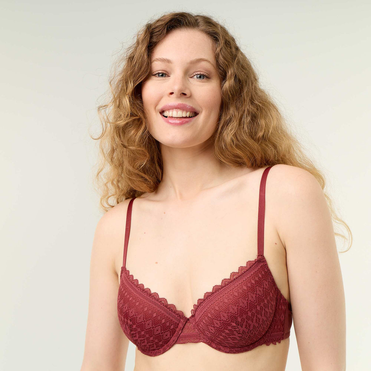 Soutien-gorge corbeille en dentelle BORDEAUX