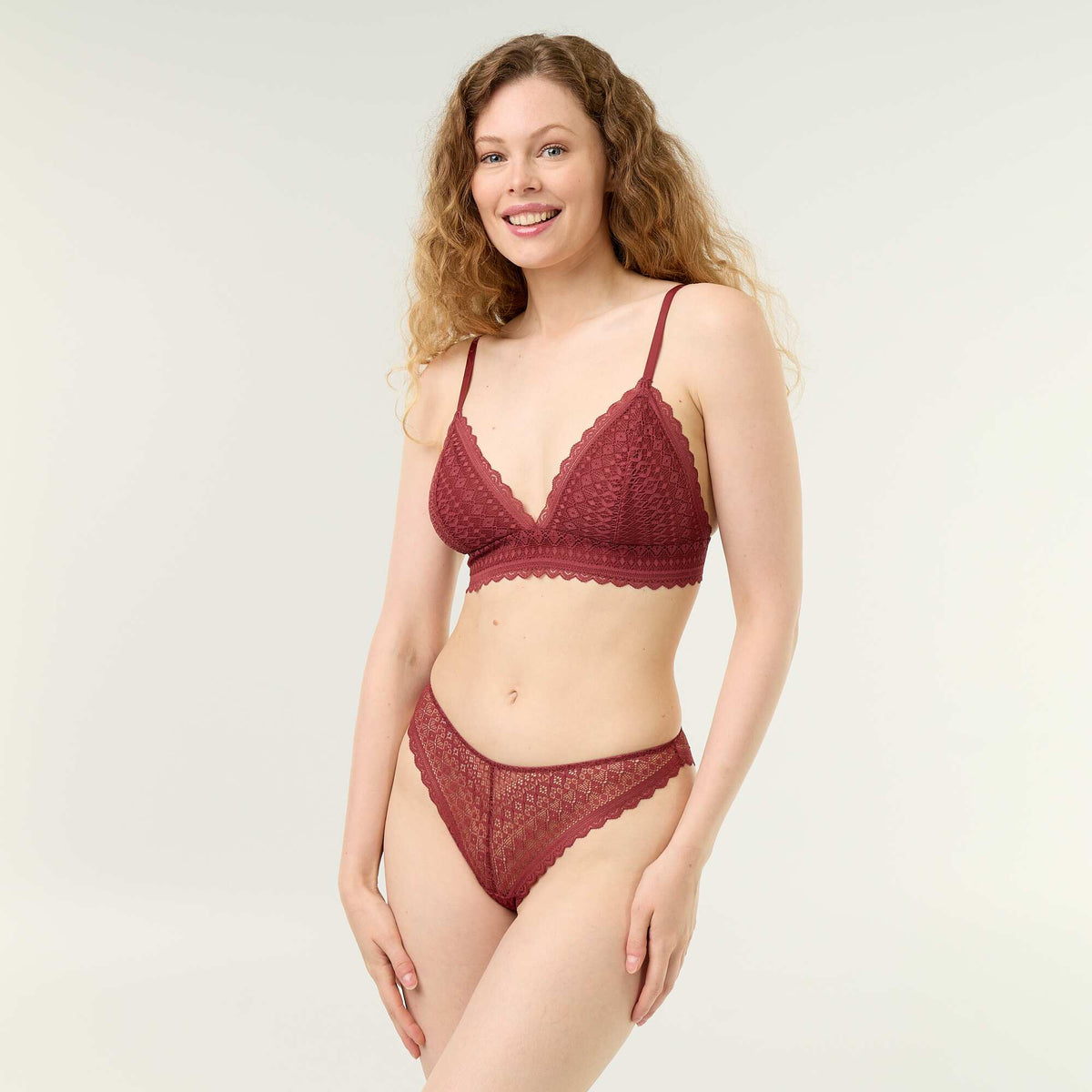 Soutien-gorge triangle en dentelle BORDEAUX