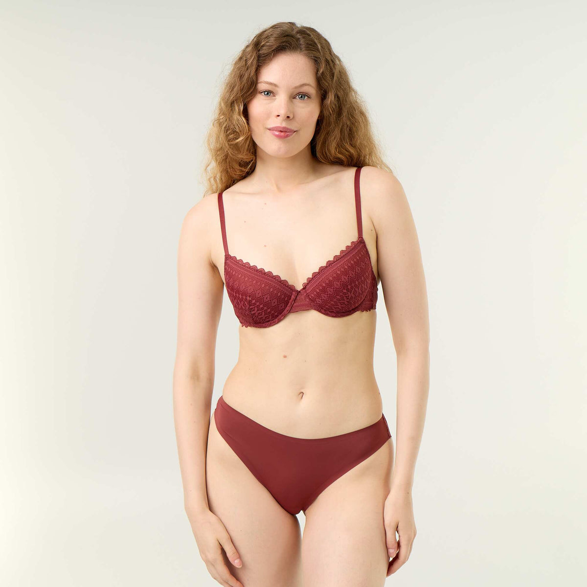 Culotte en microfibre et en dentelle BORDEAUX