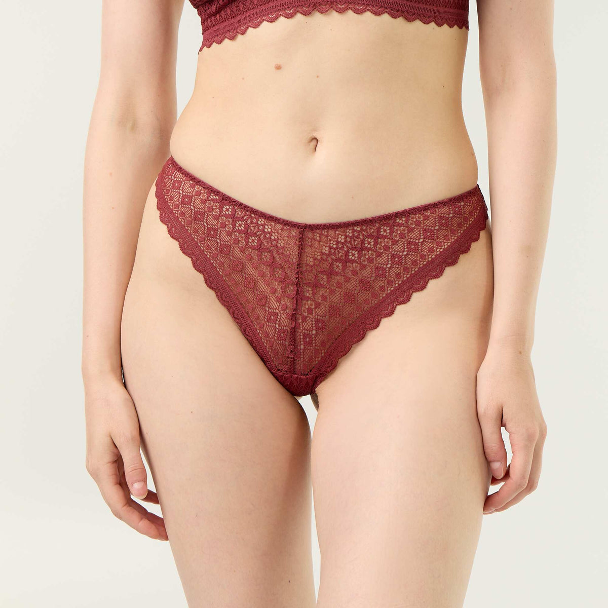 Tanga en dentelle BORDEAUX