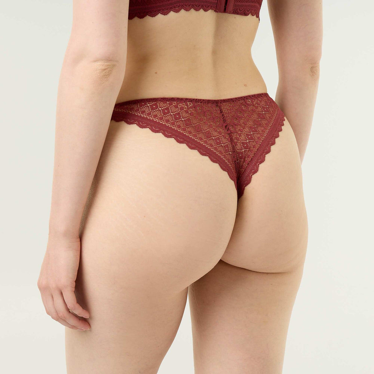 Tanga en dentelle BORDEAUX