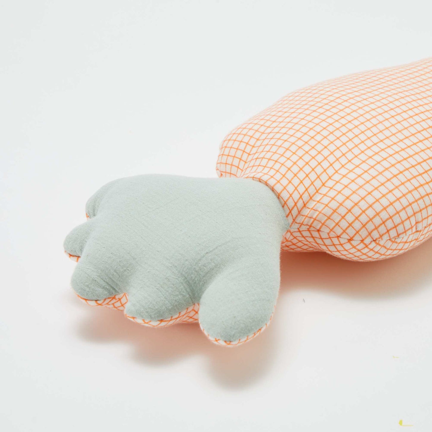 Coussin en forme de fruits et légumes - carotte ORANGE