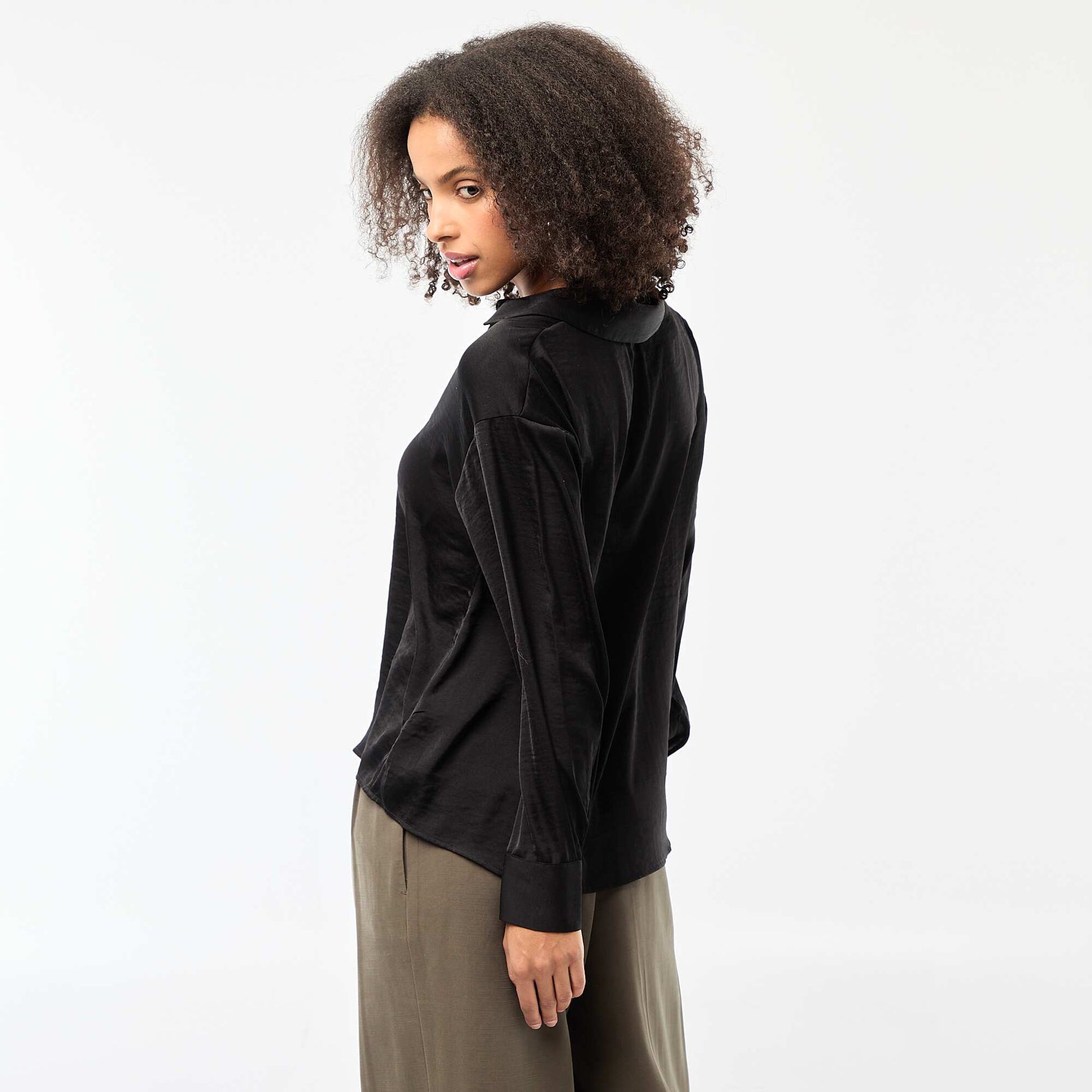Chemisier manches longues en satin uni NOIR