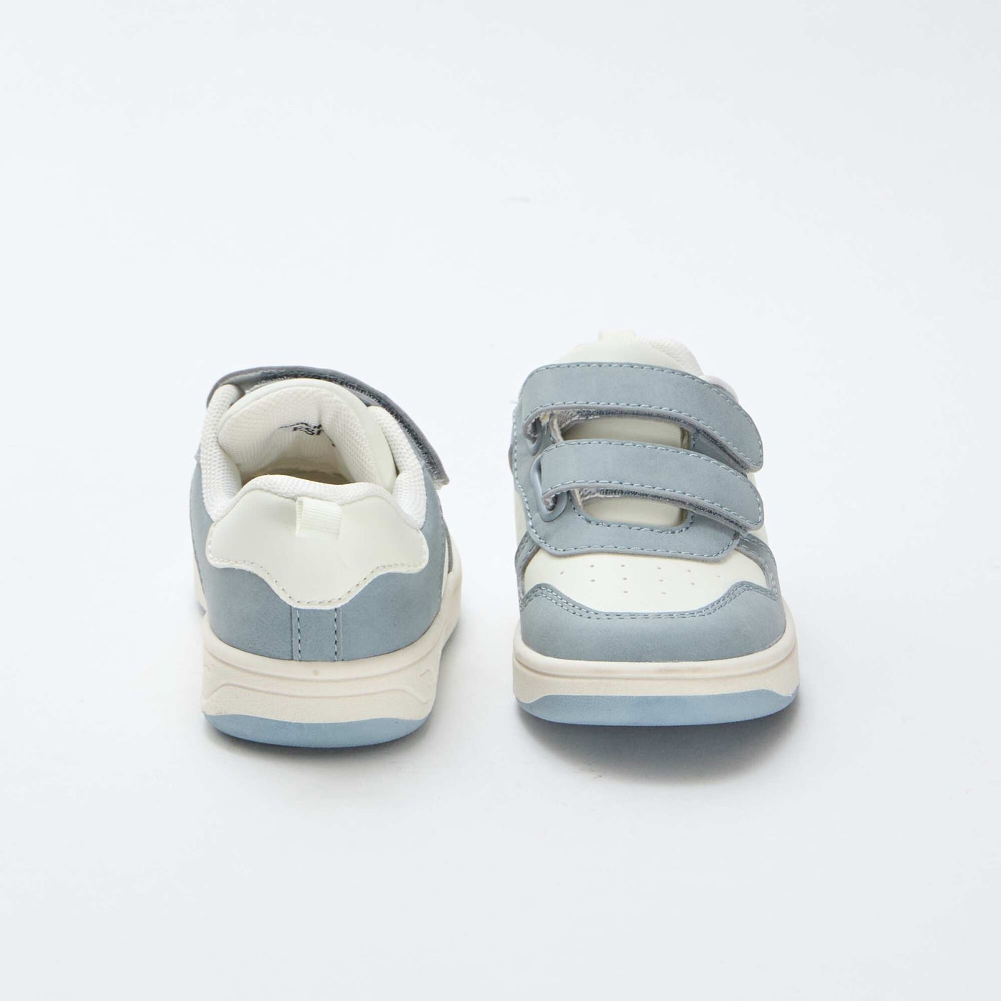 Baskets en simili avec 2 scratchs BLEU