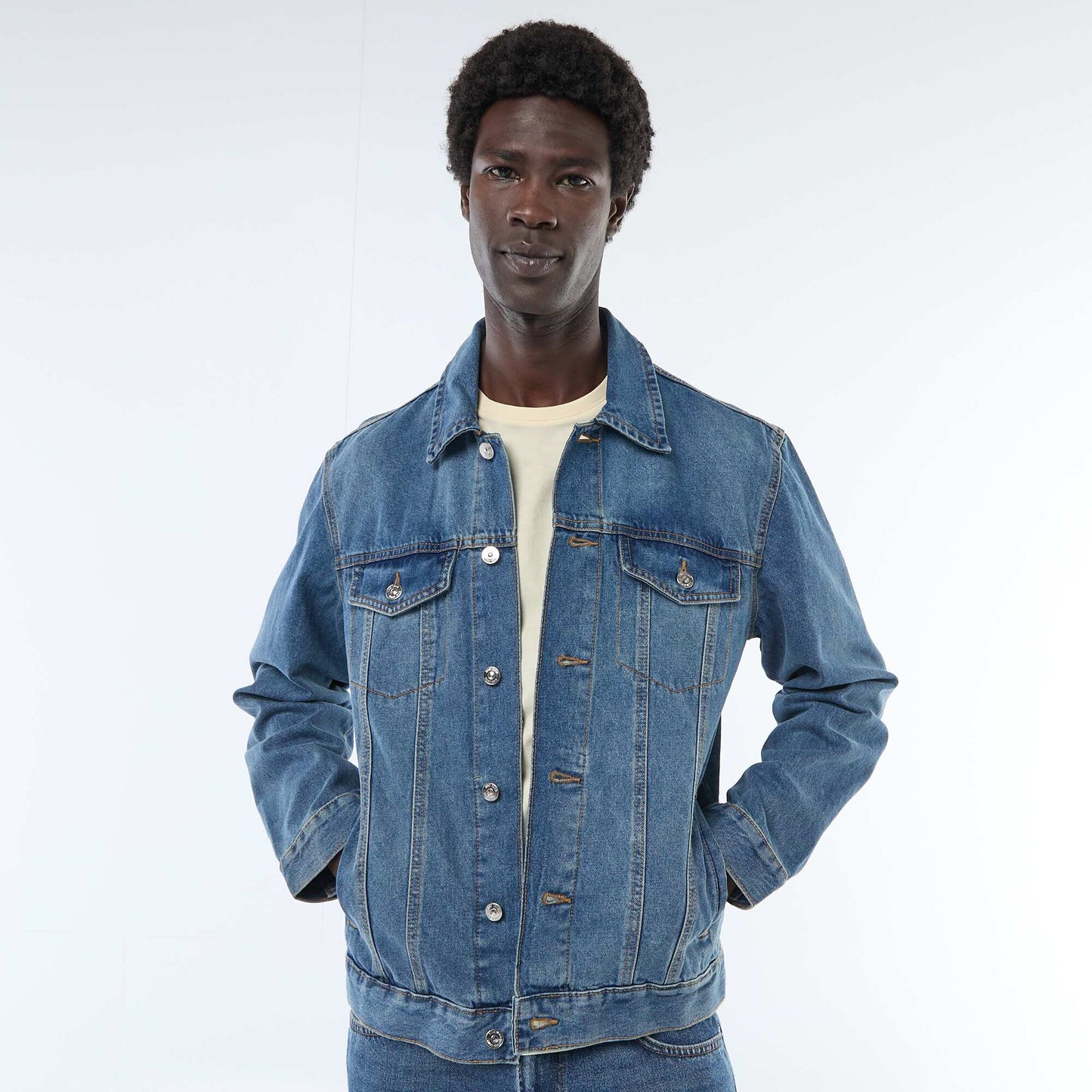Veste en jean avec poches poitrine BLEU