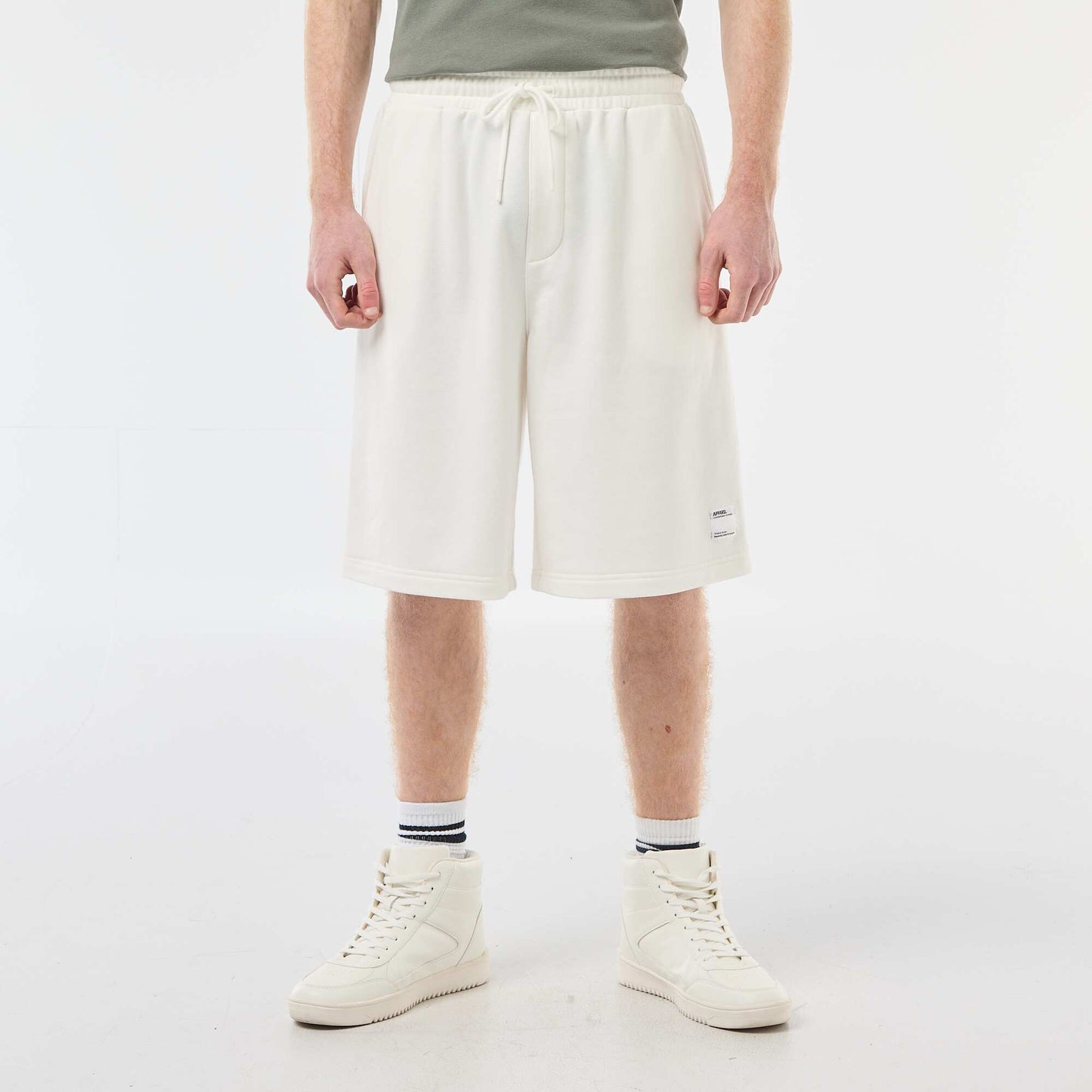 Short avec patch en coton uni BLANC