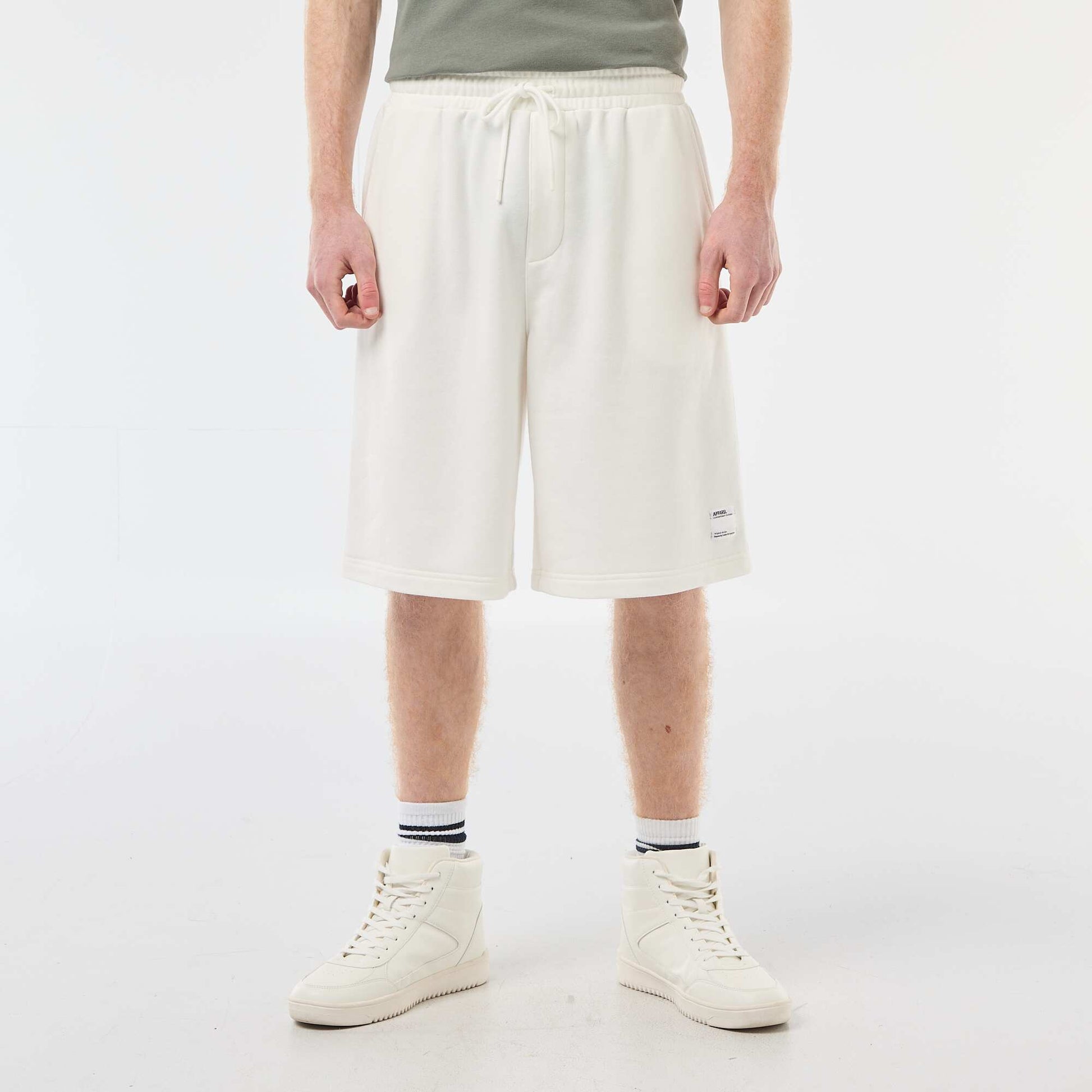 Short avec patch en coton uni BLANC
