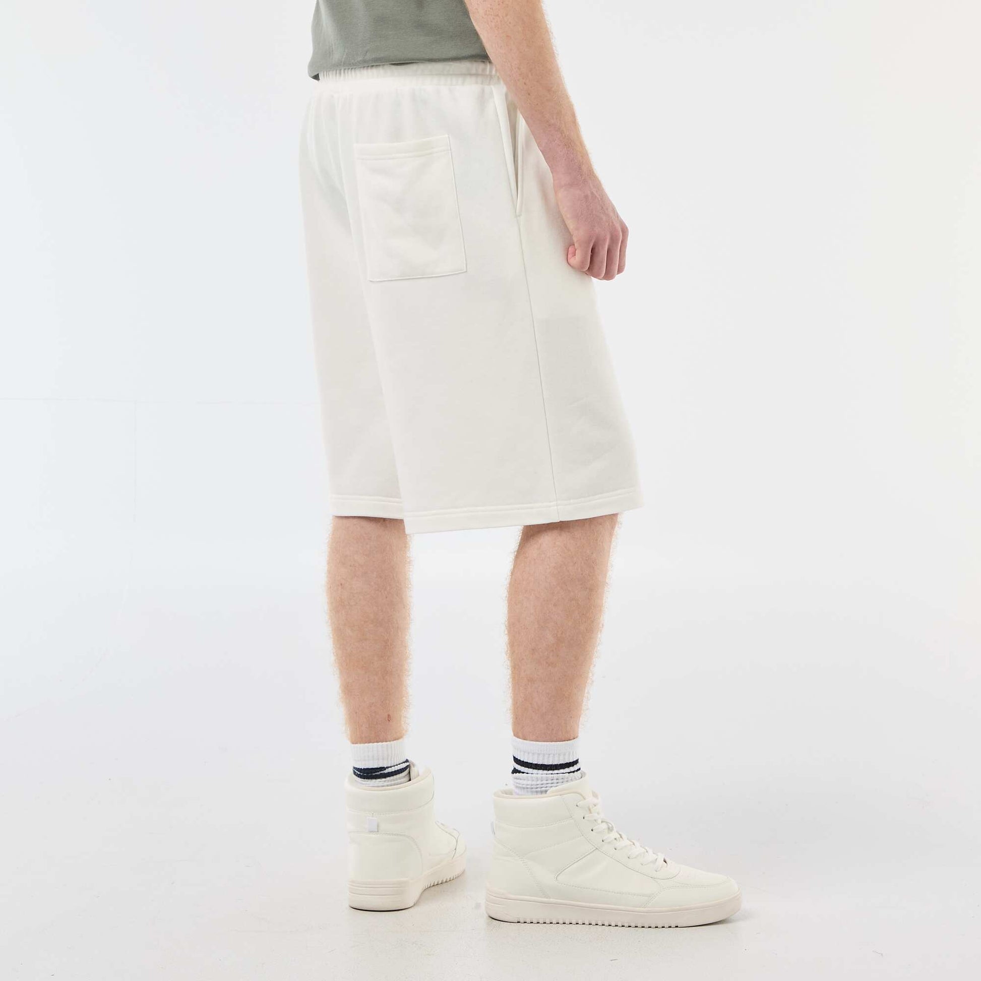 Short avec patch en coton uni BLANC