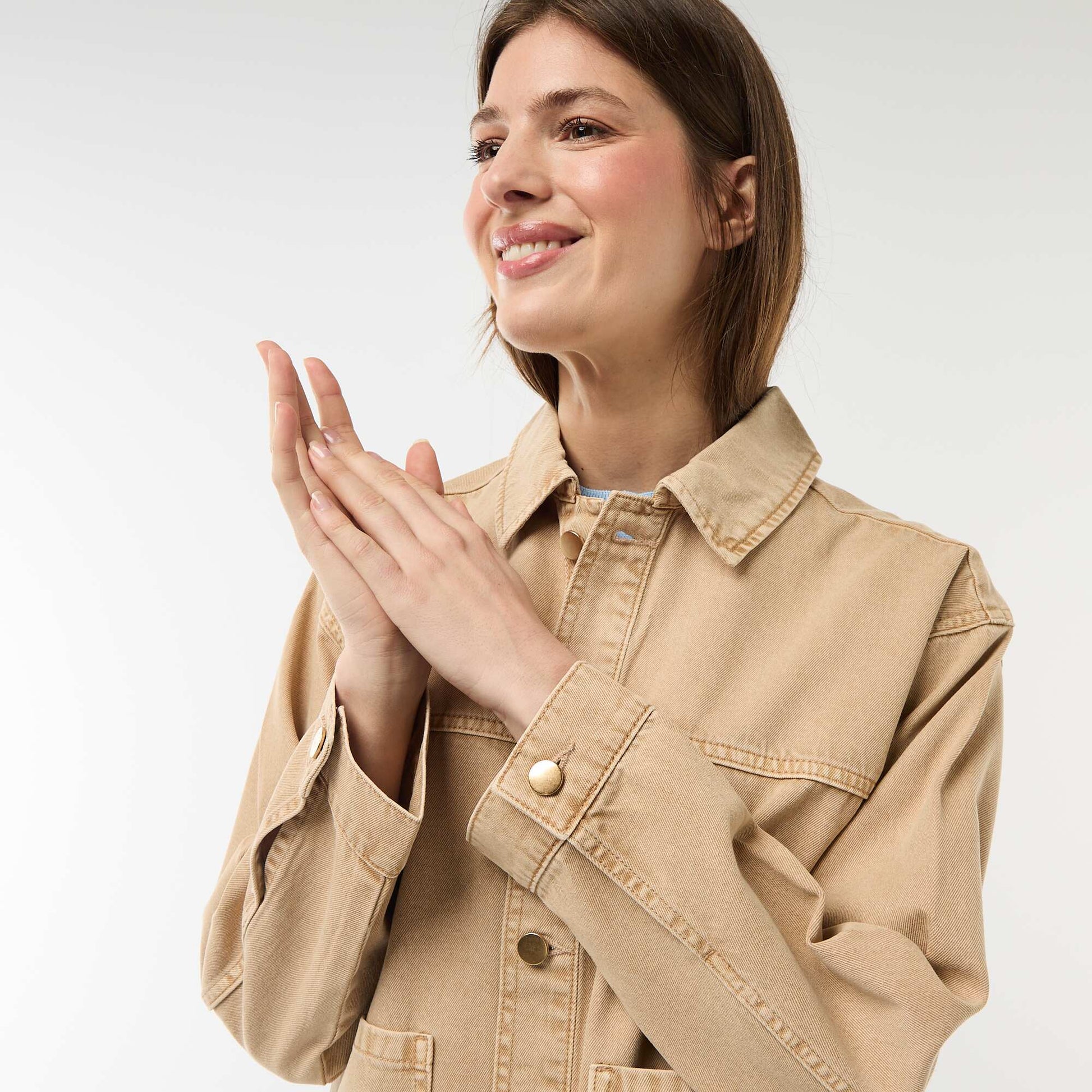 Veste denim courte avec 2 poches plaquées BEIGE