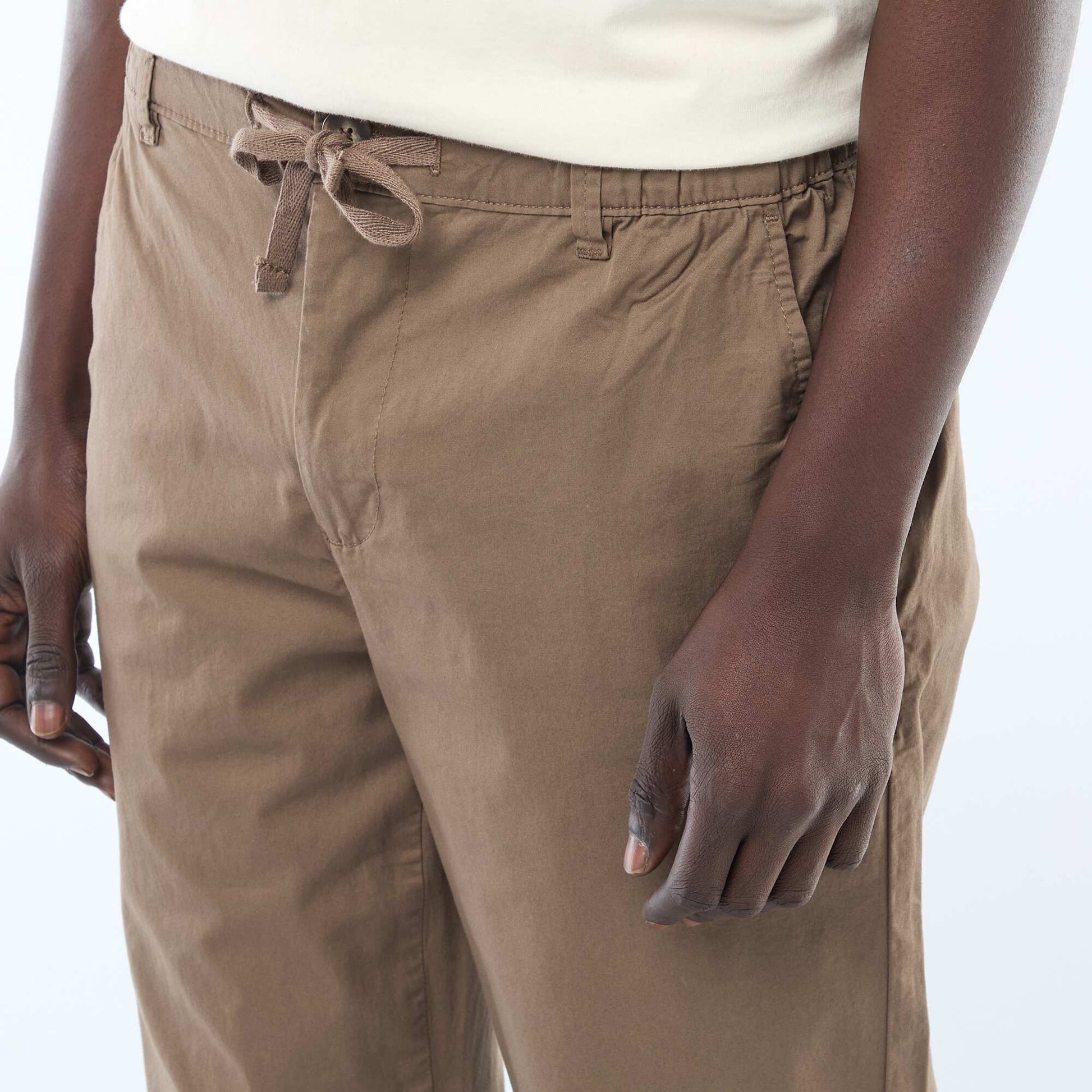 Pantalon regular en twill MARRON