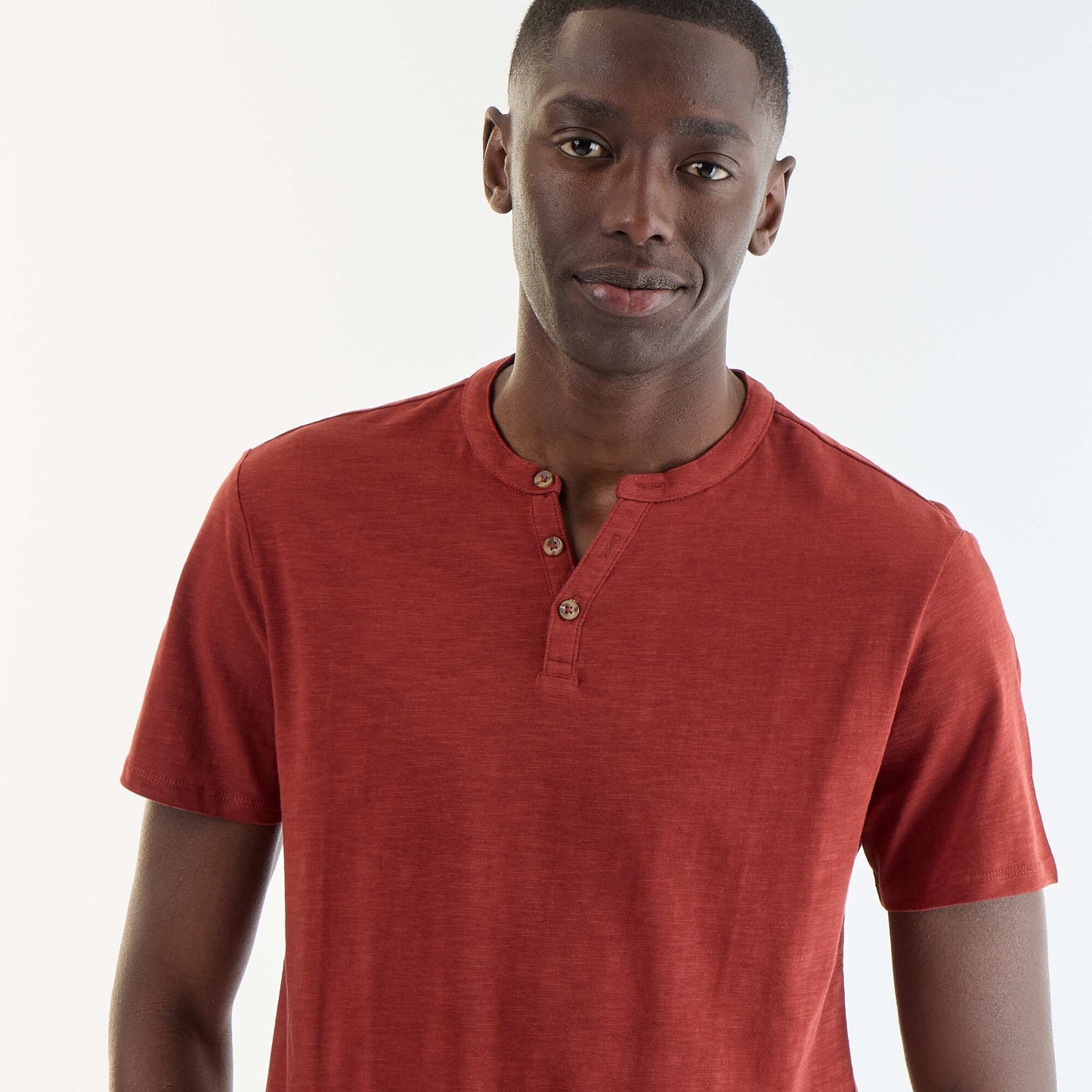 T-shirt homme en jersey texturé à col tunisien coupe regular ROUGE