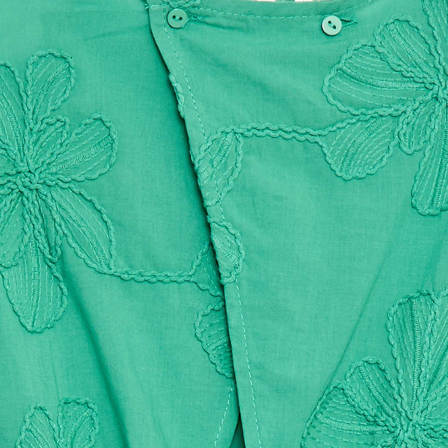 Combinaison short avec grandes fleurs brodées VERT
