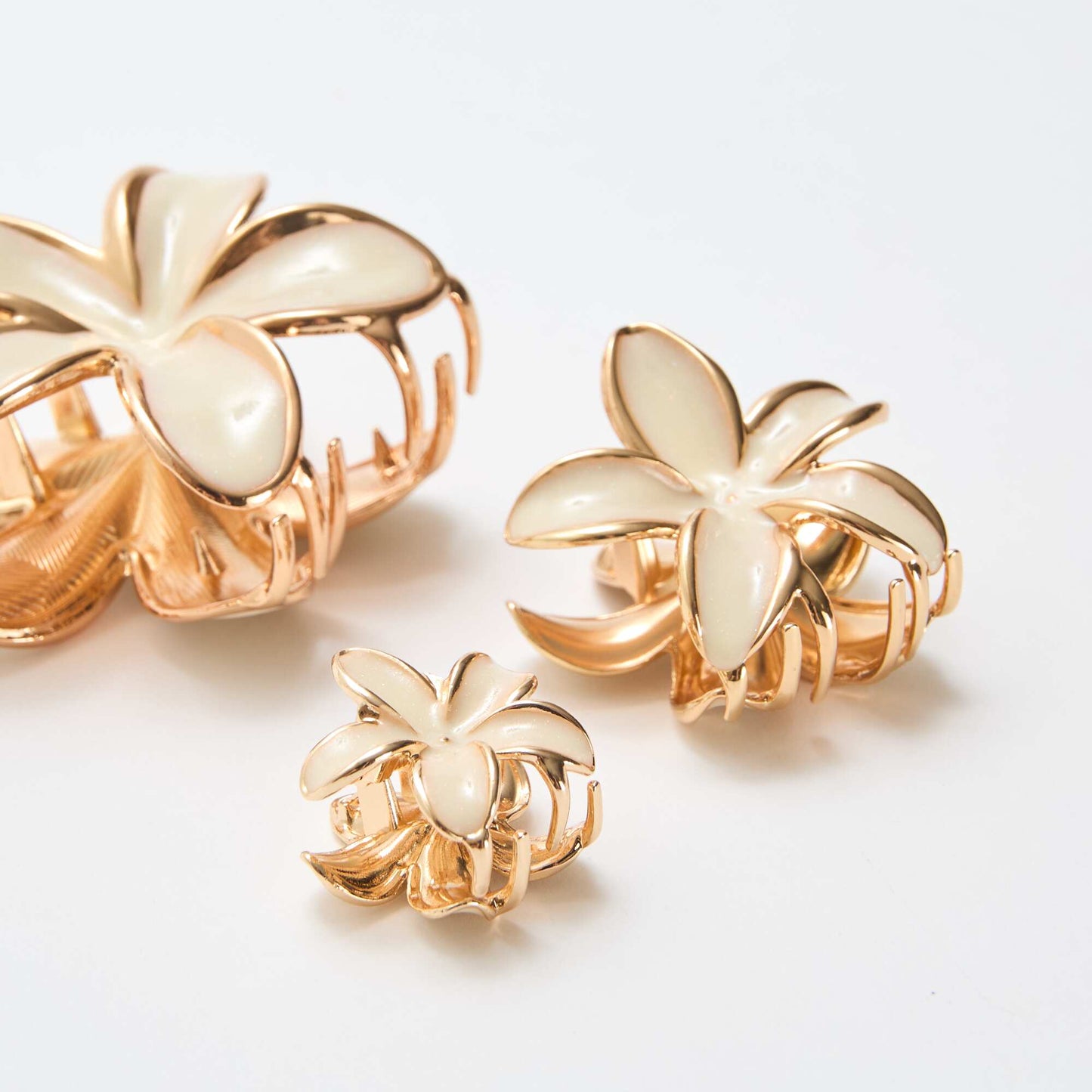 Lot de 3 pinces en fleurs dorées BEIGE