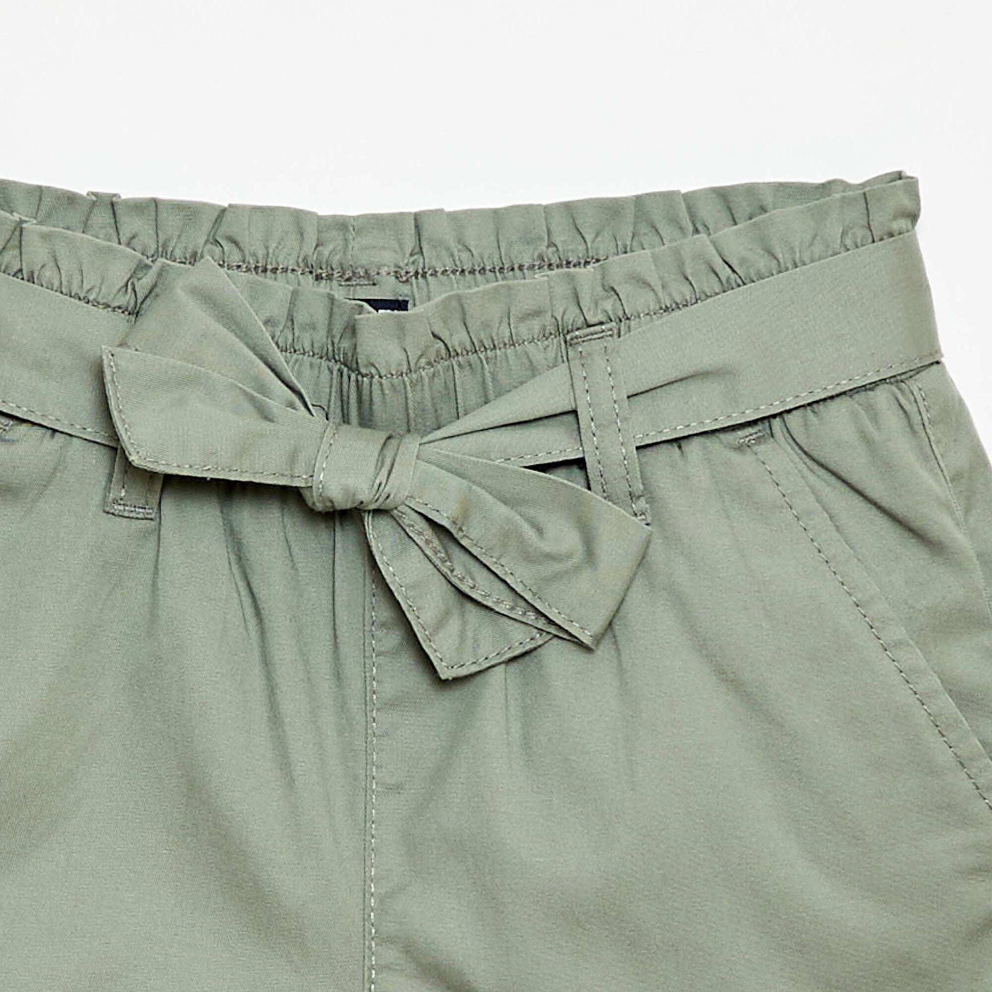 Short avec ceinture nouée VERT