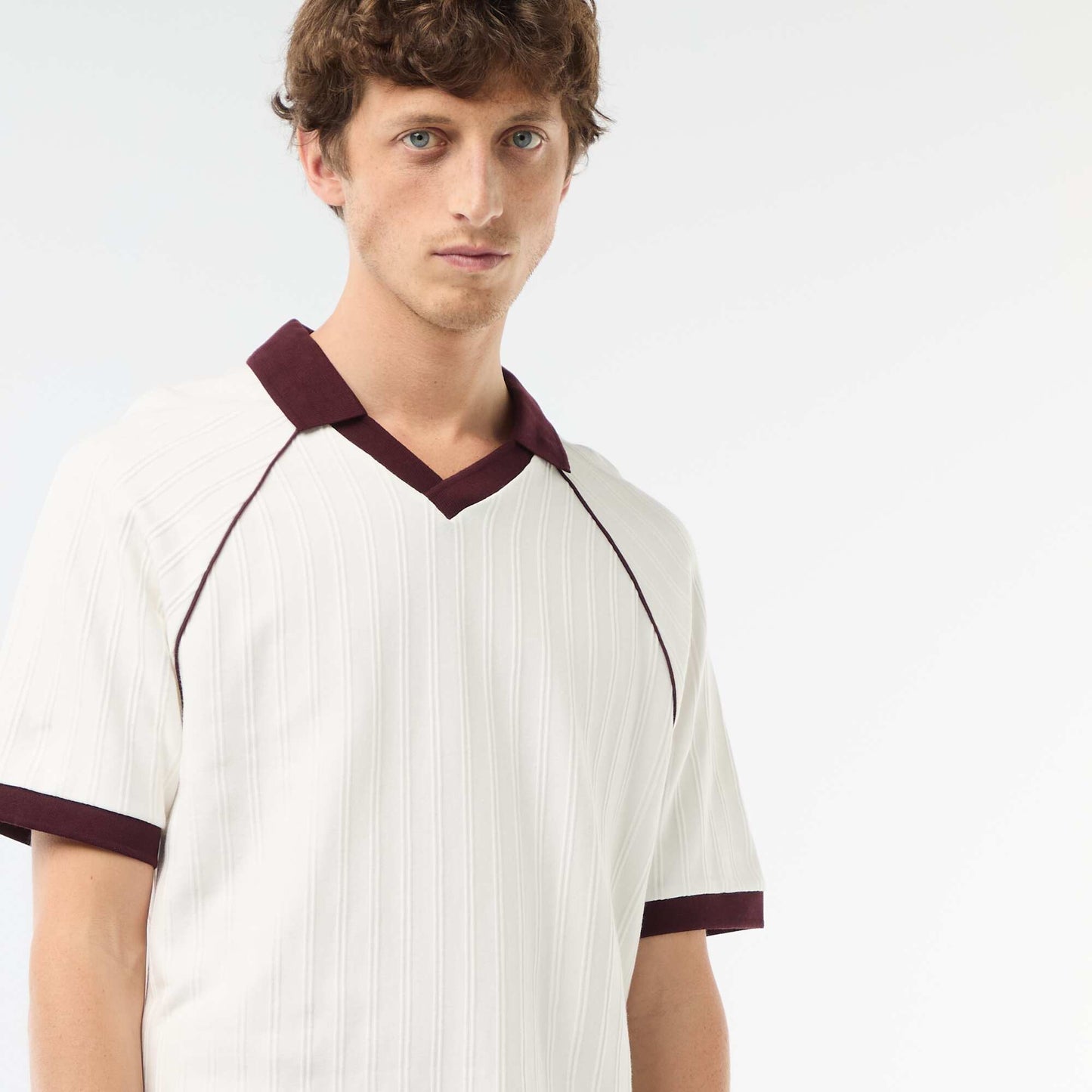Polo en matière fantaisie col polo sans boutons BLANC