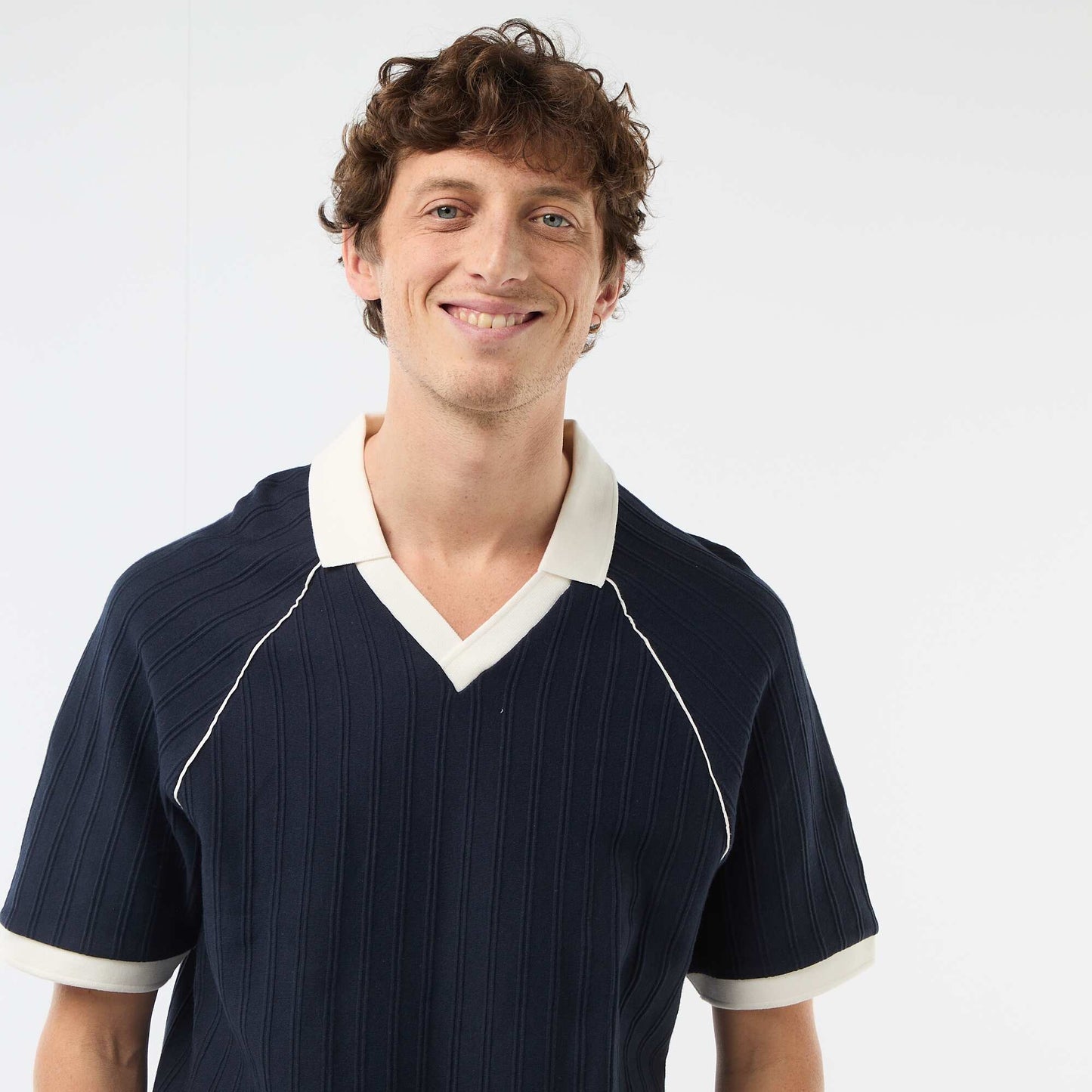 Polo en matière fantaisie col polo sans boutons BLEU