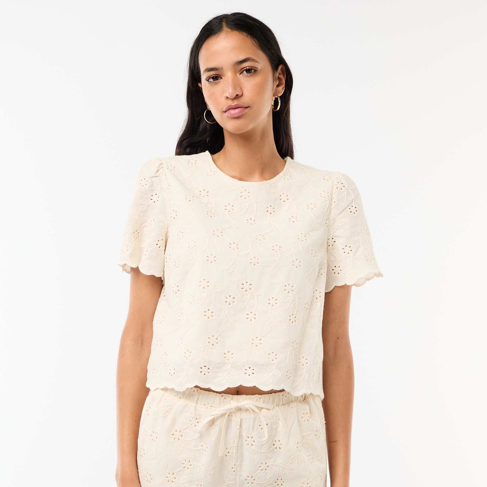 Top manches courtes broderies anglaises en coton uni BEIGE