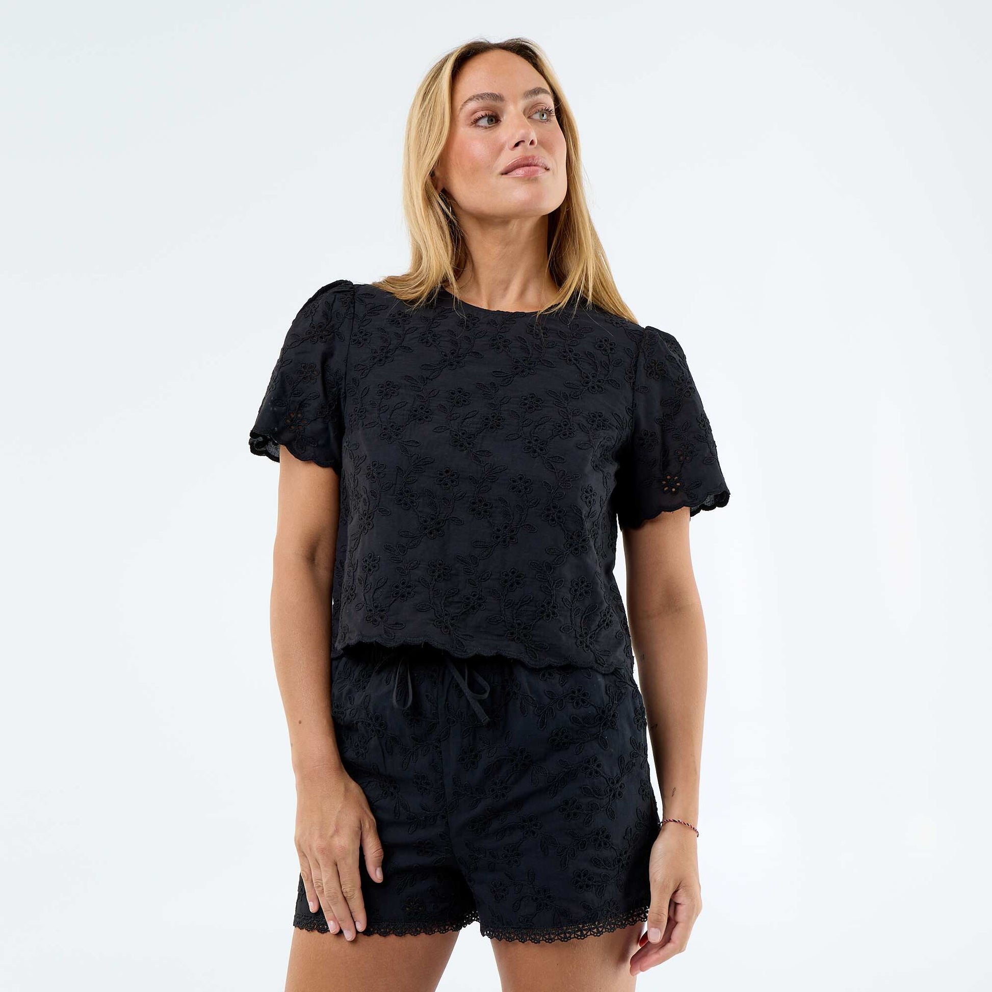 Top manches courtes broderies anglaises en coton uni NOIR
