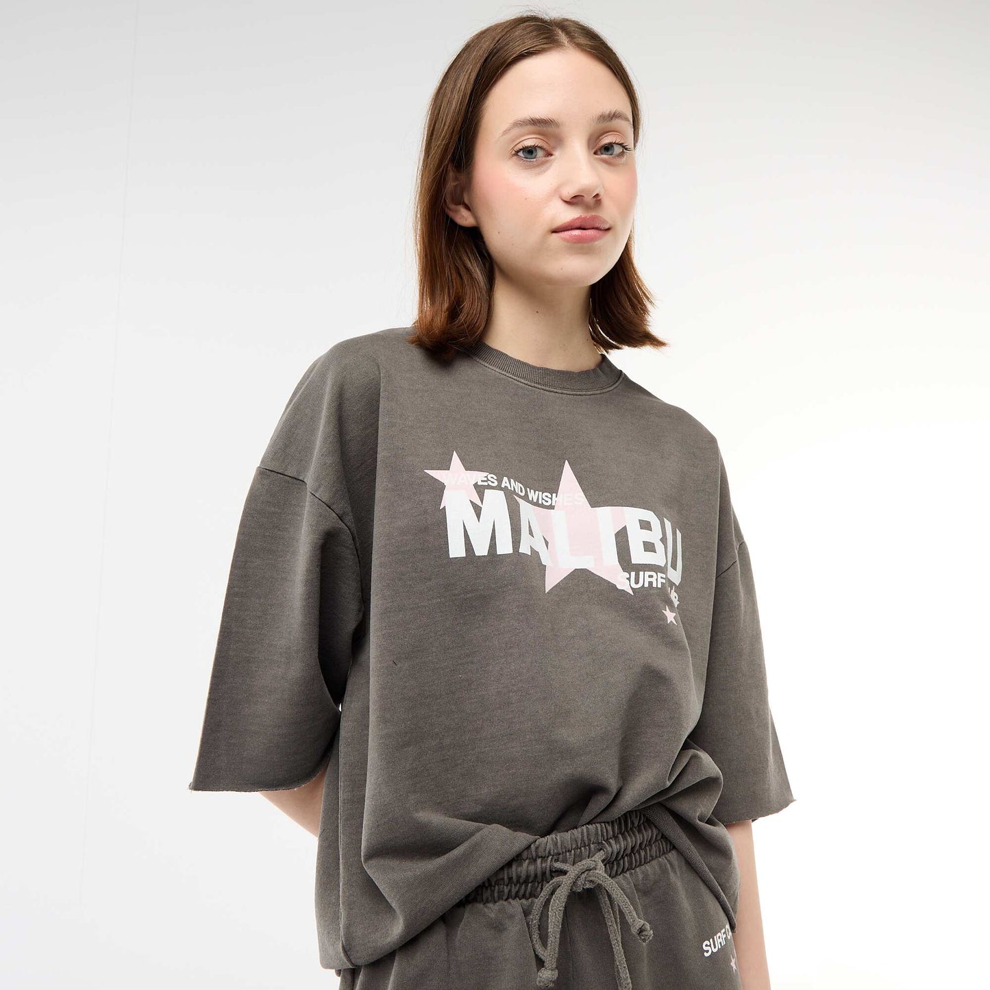 Tee-shirt oversize avec inscription GRIS