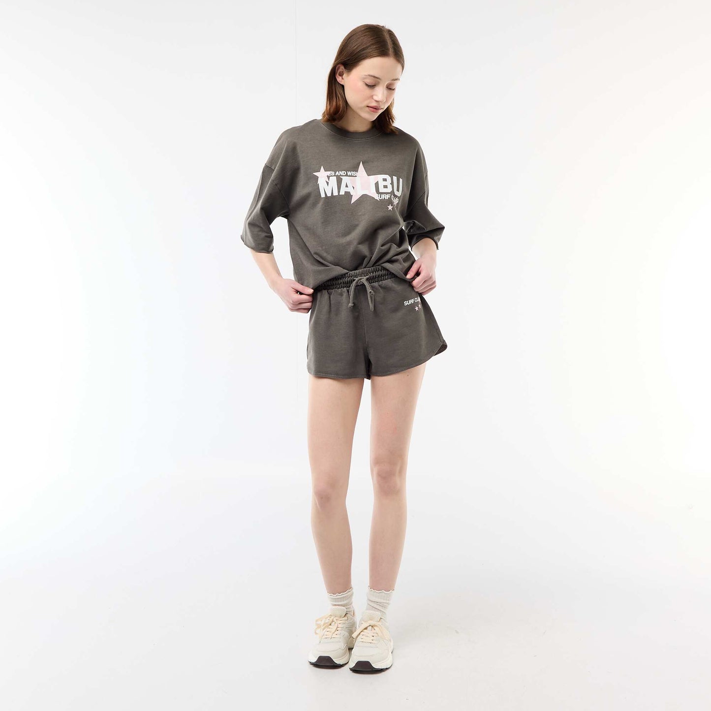 Tee-shirt oversize avec inscription GRIS
