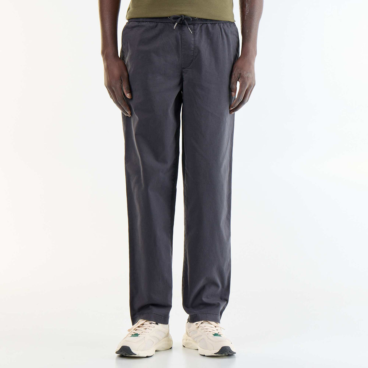 Pantalon matière effet peau de pêche NOIR