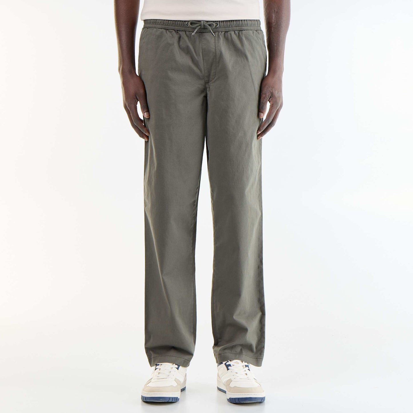 Pantalon matière effet peau de pêche KAKI