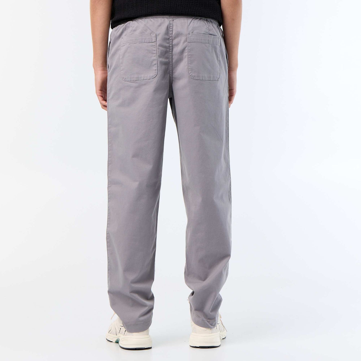 Pantalon matière effet peau de pêche GRIS