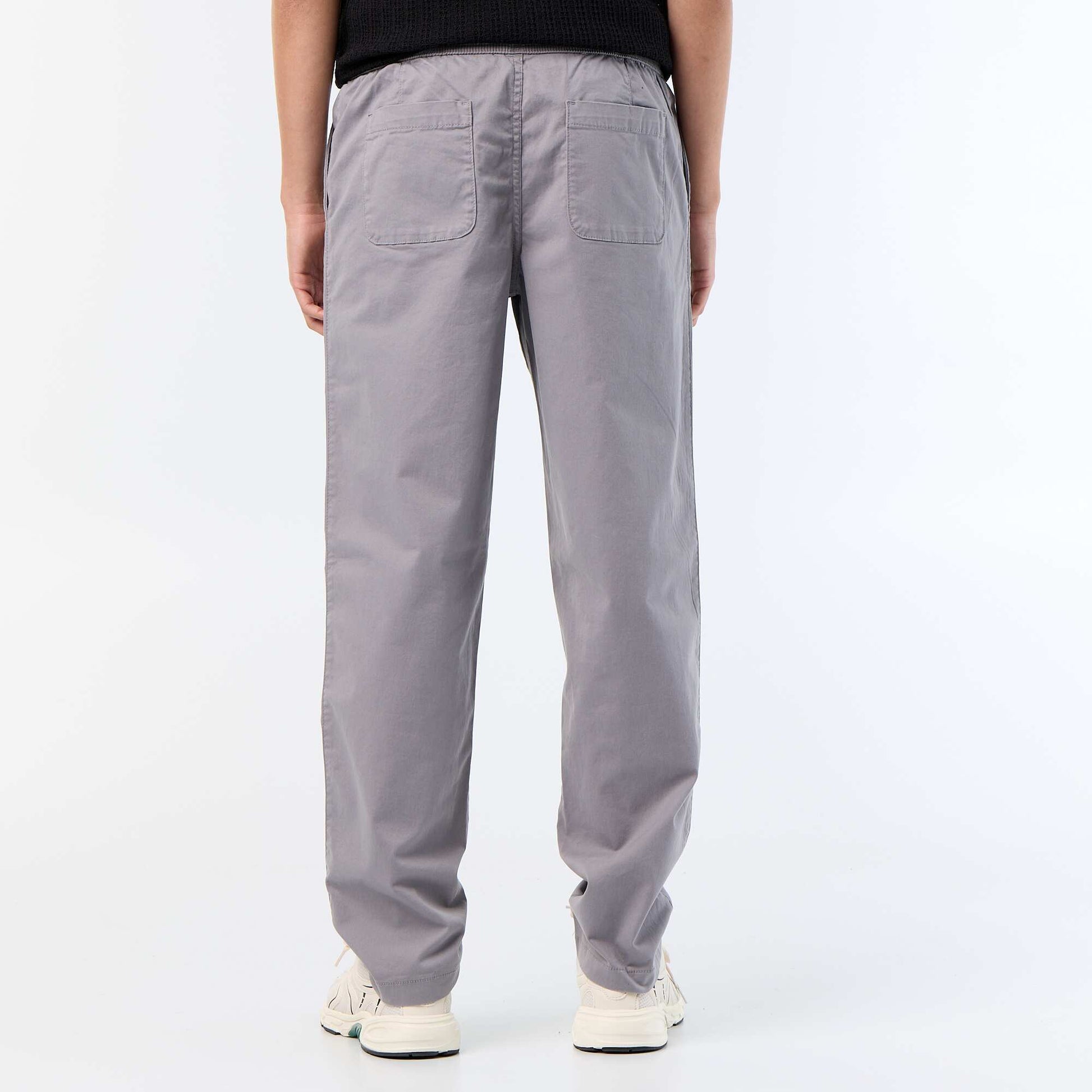 Pantalon matière effet peau de pêche GRIS