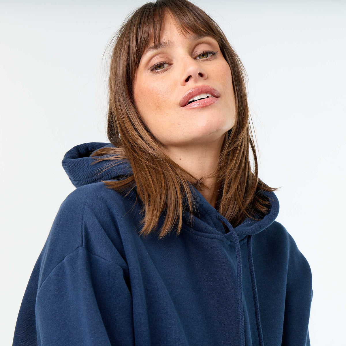 Sweat à capuche uni avec poche kangourou BLEU