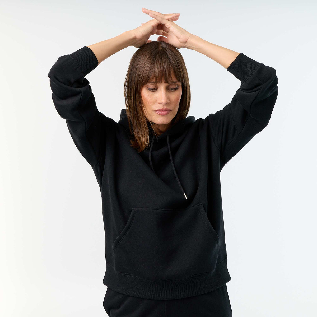 Sweat à capuche uni avec poche kangourou NOIR
