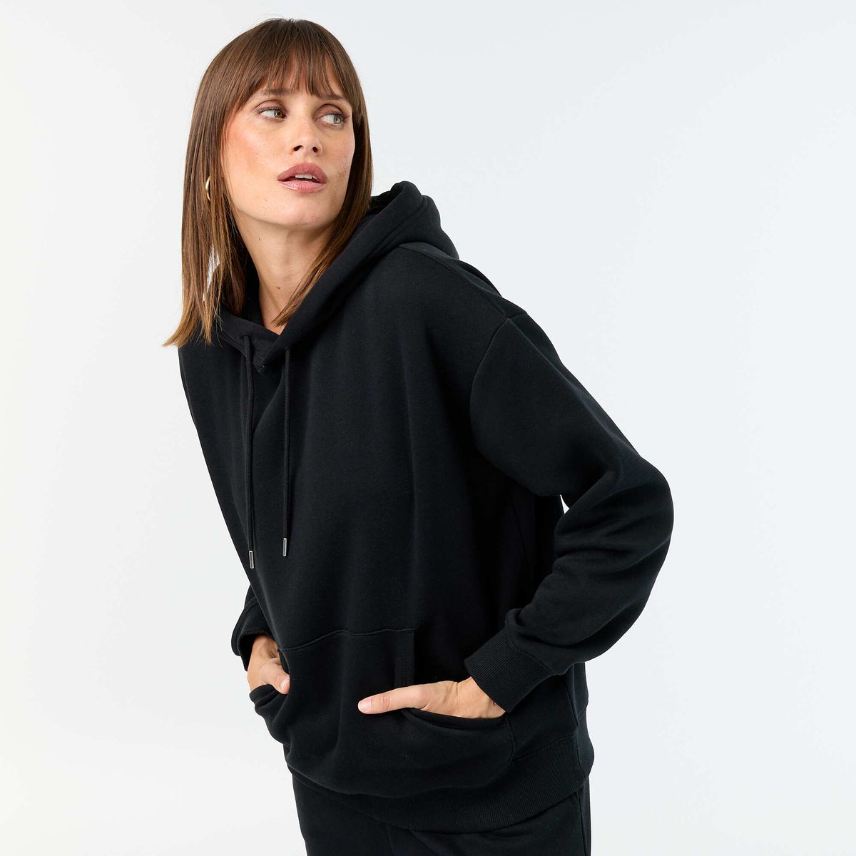 Sweat à capuche uni avec poche kangourou NOIR