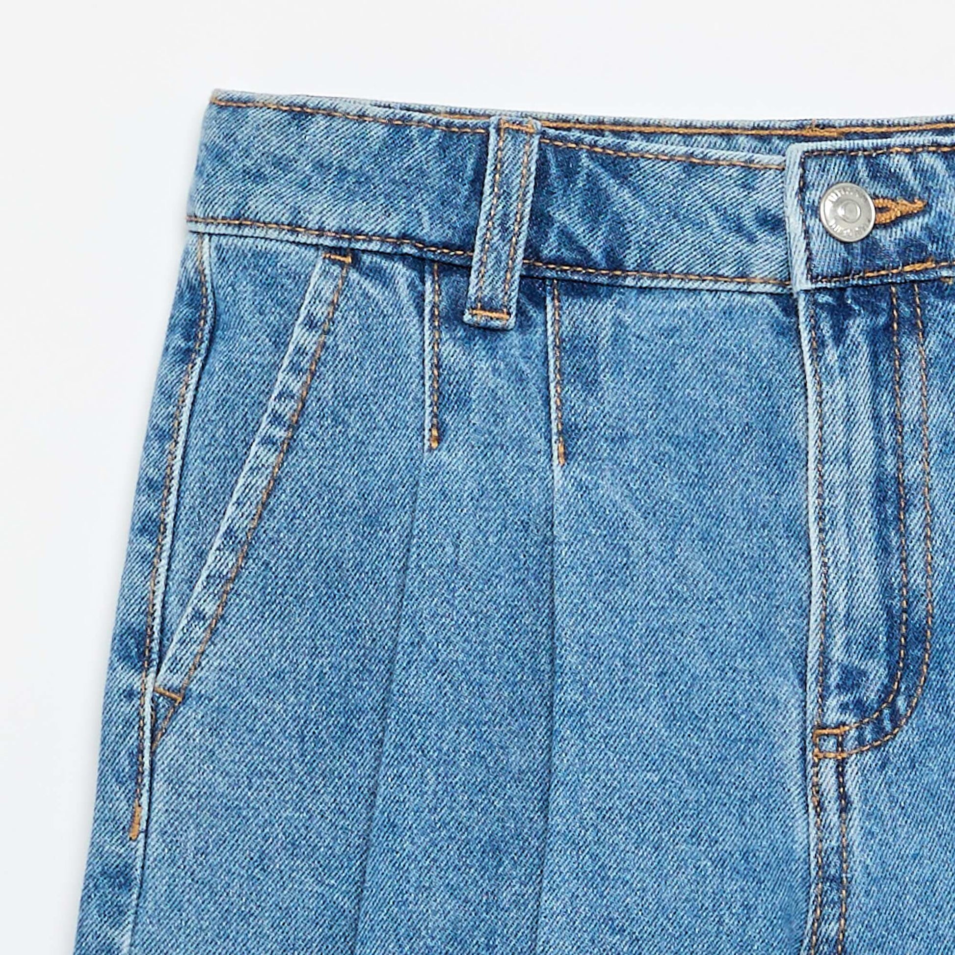 Short en denim avec effet plissé BLEU