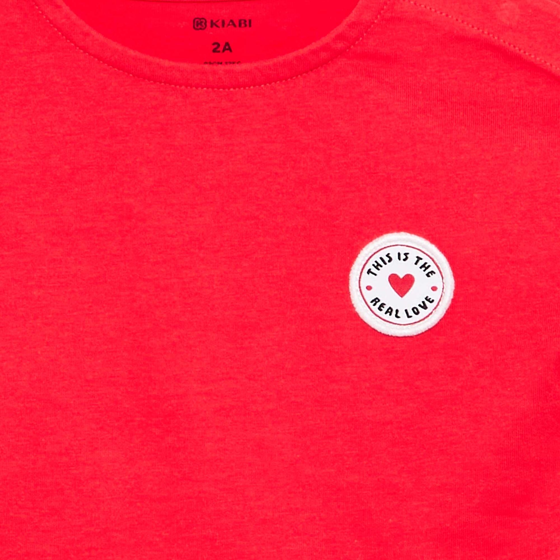T-shirt à manches courtes avec cœur cousu ROUGE