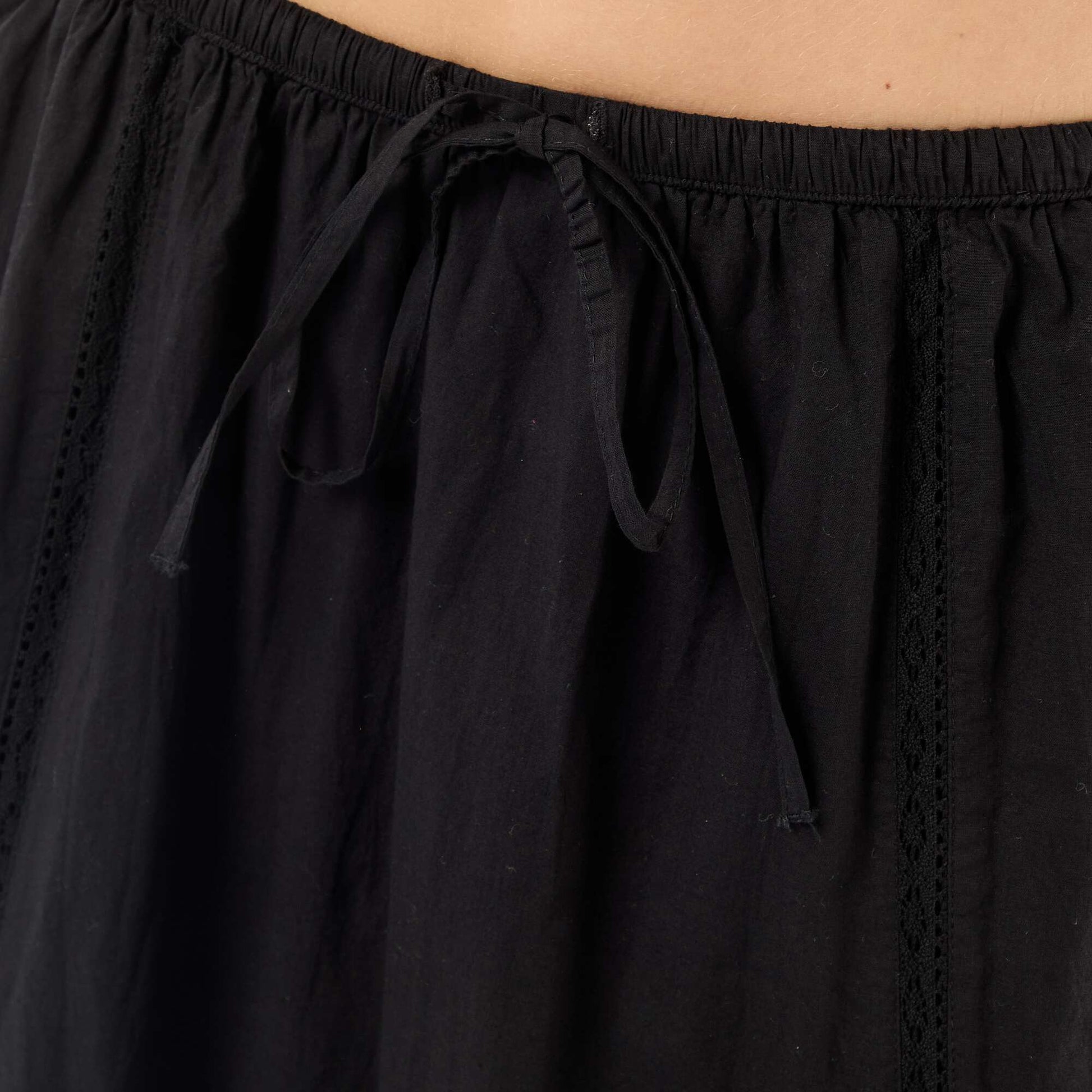 Jupe longue évasée avec macramé NOIR