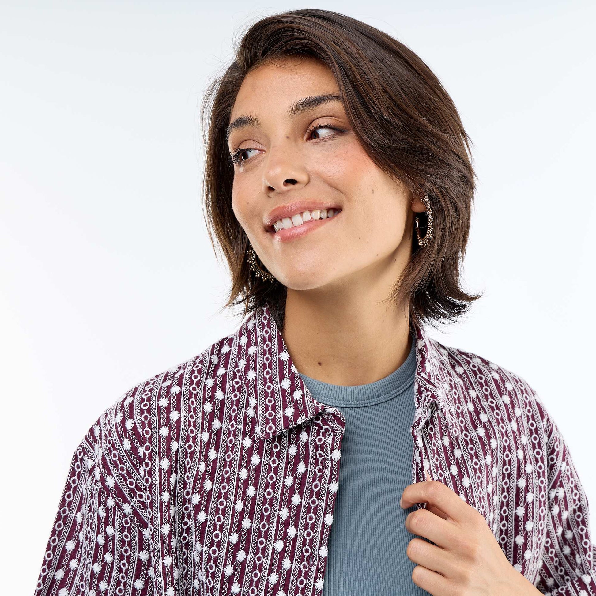 Chemise à manches courtes avec broderies ROSE