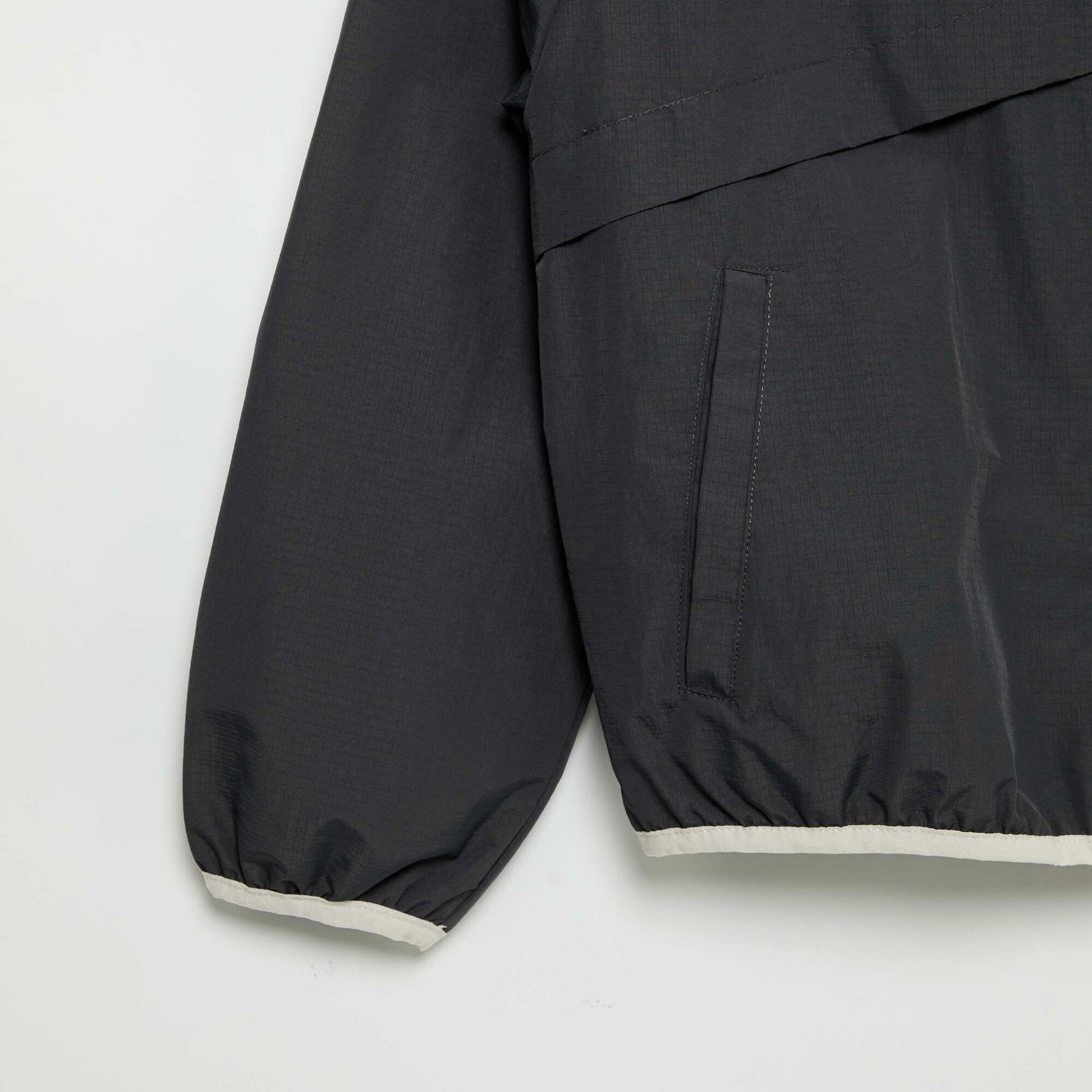 Blouson coupe-vent à capuche NOIR