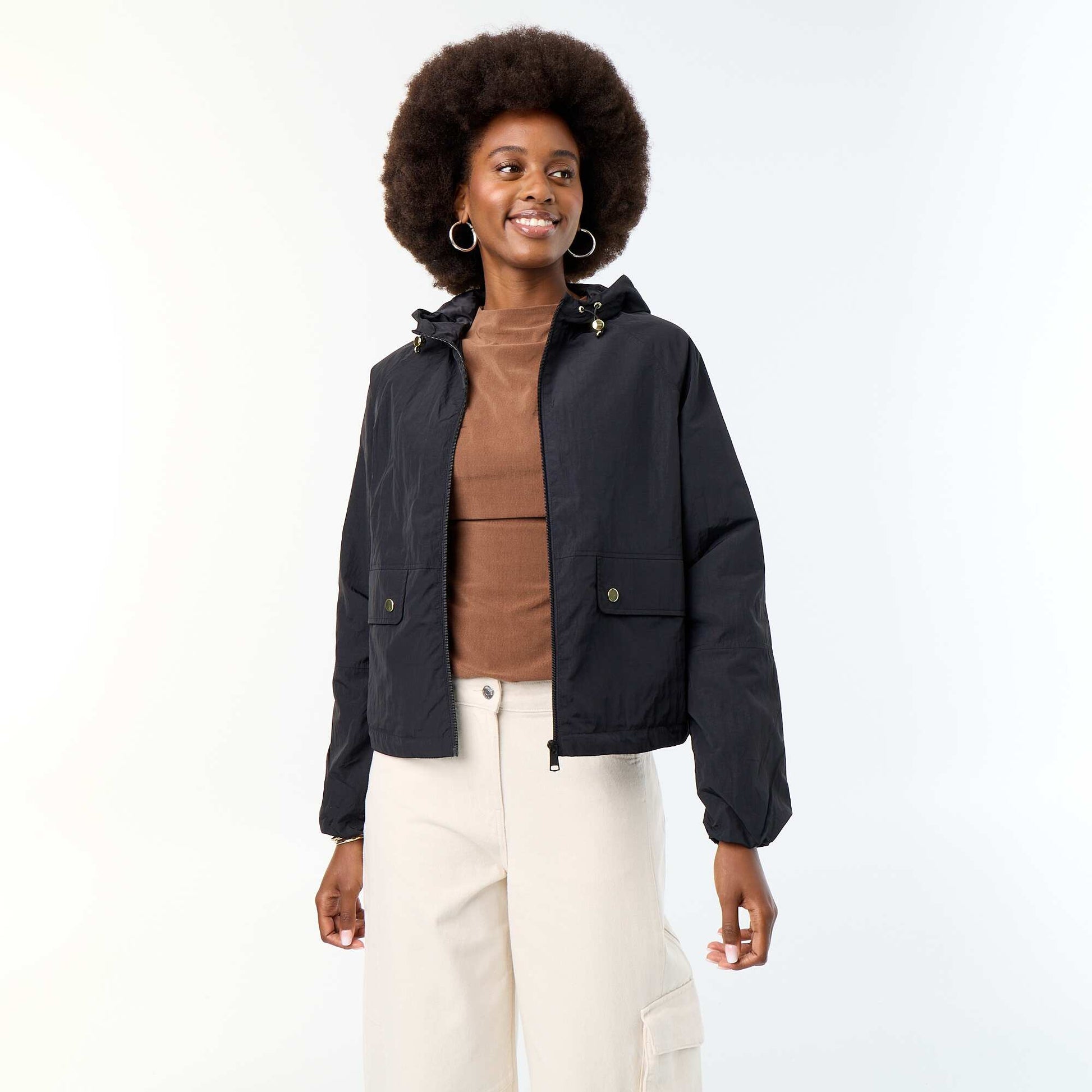 Blouson coupe-vent à capuche avec poches à rabat NOIR
