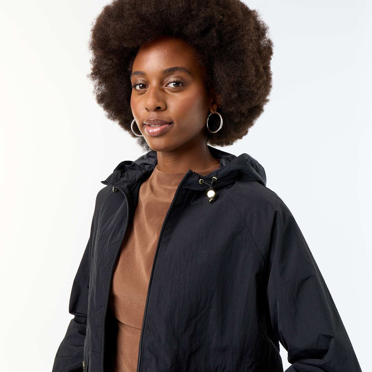 Blouson coupe-vent à capuche avec poches à rabat NOIR