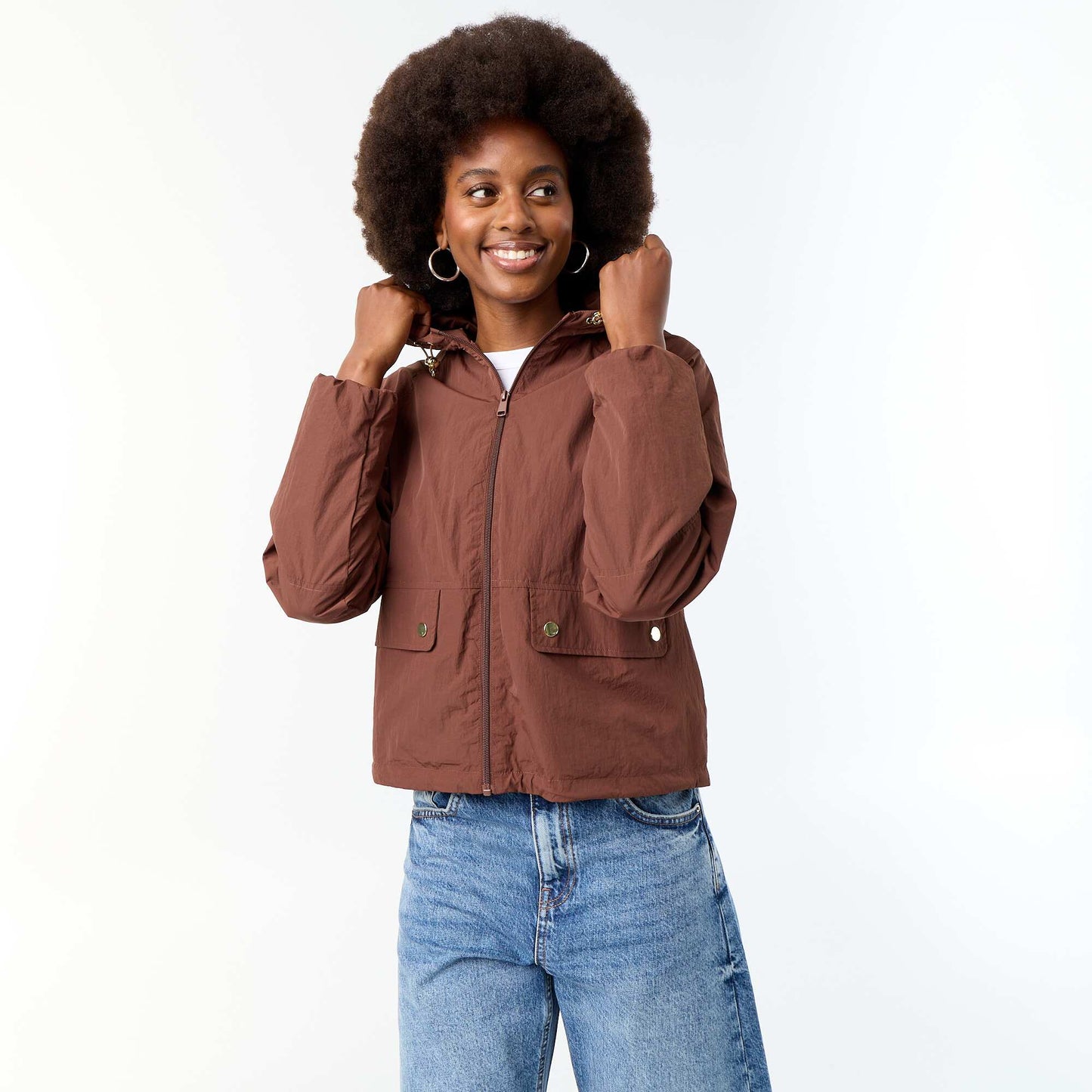 Blouson coupe-vent à capuche avec poches à rabat MARRON