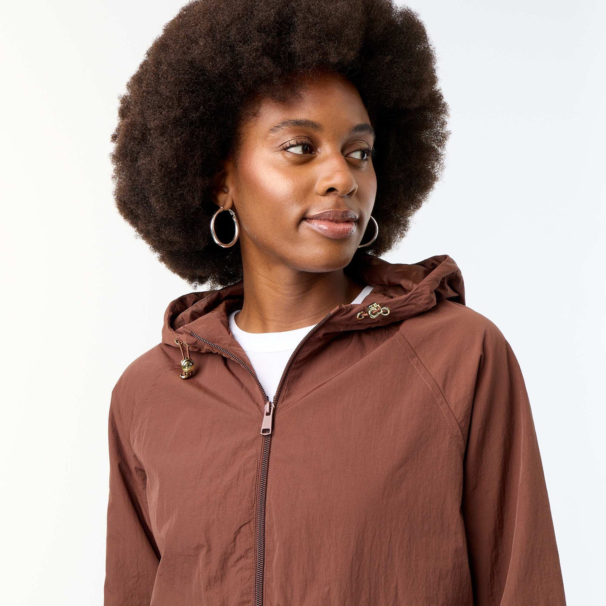 Blouson coupe-vent à capuche avec poches à rabat MARRON