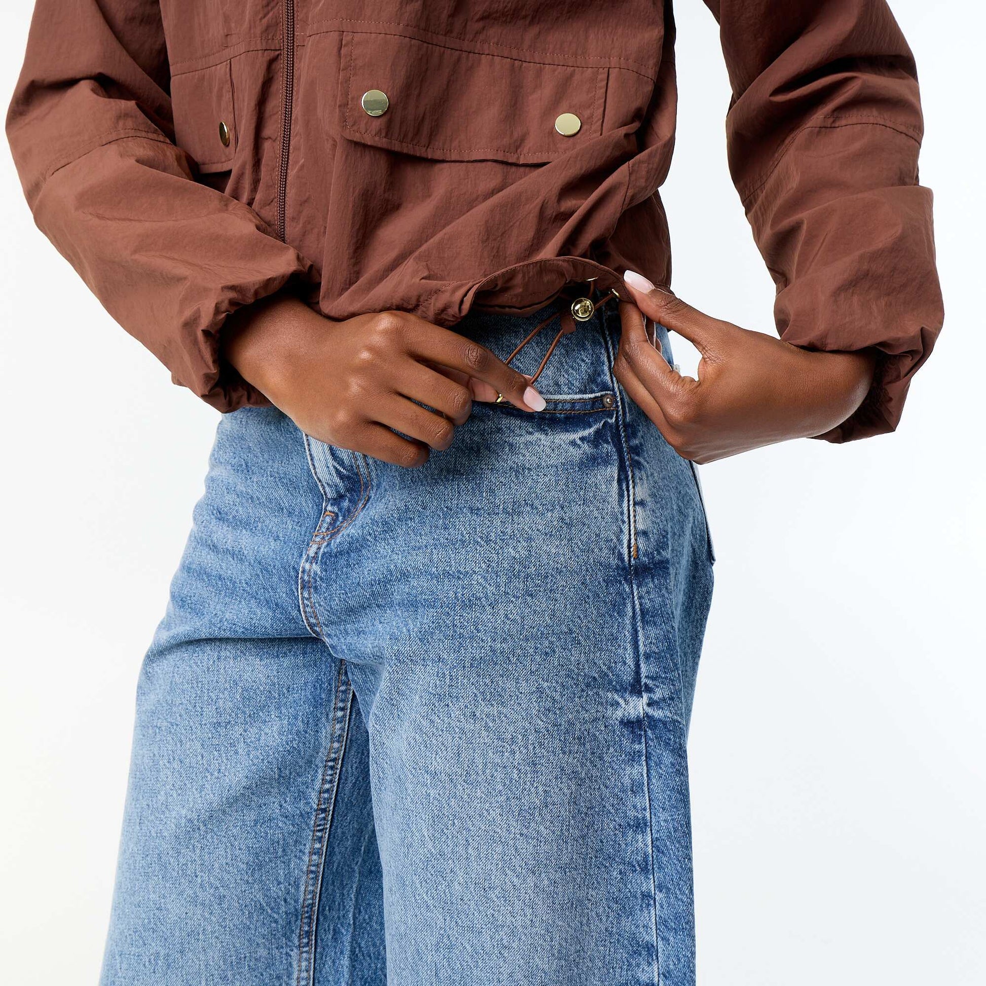 Blouson coupe-vent à capuche avec poches à rabat MARRON