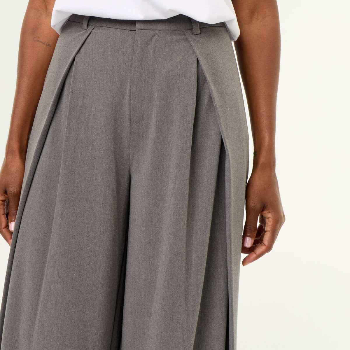 Pantalon large taille haute à pinces GRIS