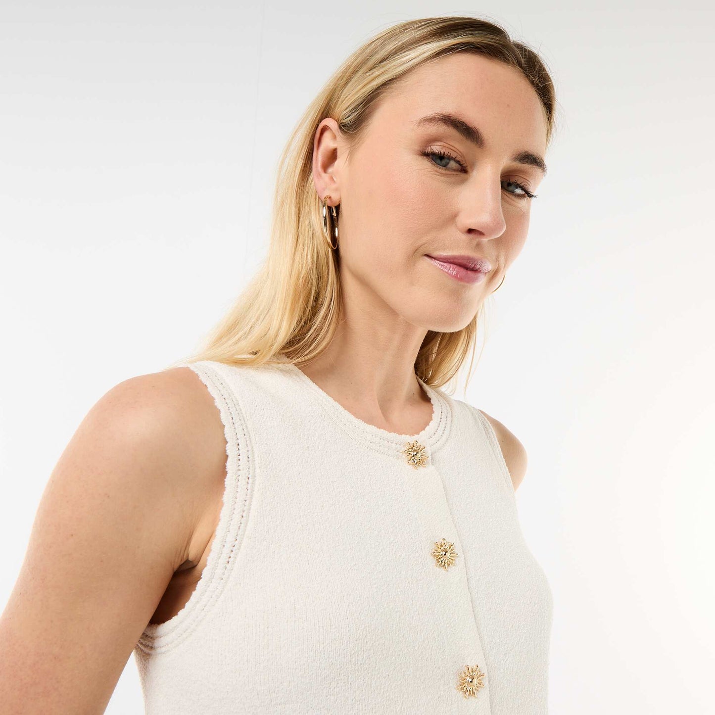 Top sans manches avec boutons dorés BEIGE