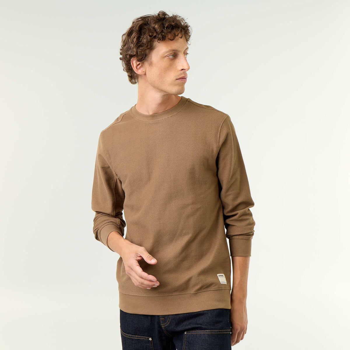 Pull en maille fine jauge côtelée MARRON