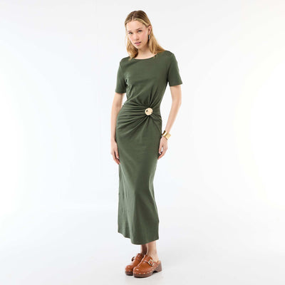 Robe longue coupe drapée avec bijou VERT