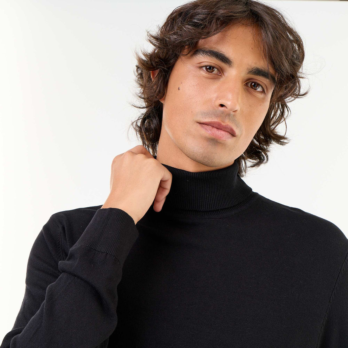 Sous-pull uni en maille fine jauge NOIR