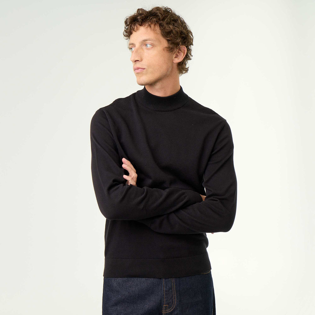 Pull en maille fine jauge avec col montant NOIR